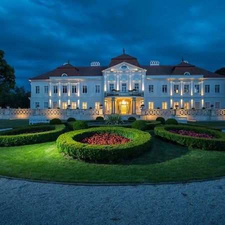Art Hotel Kastiel Tomášov Eksteriør bilde