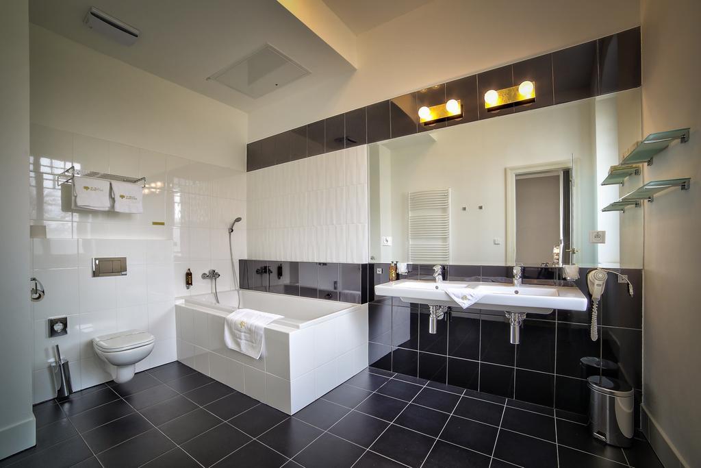 Art Hotel Kastiel Tomášov Rom bilde