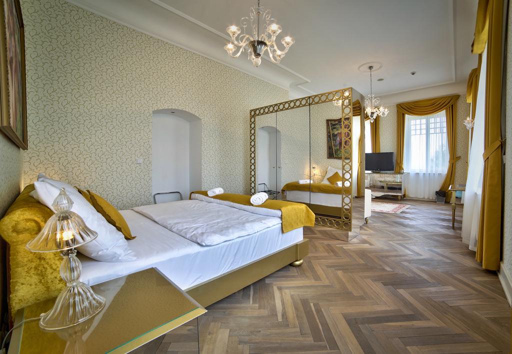 Art Hotel Kastiel Tomášov Eksteriør bilde