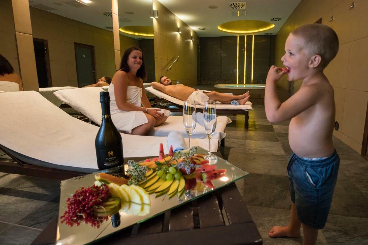 Art Hotel Kastiel Tomášov Eksteriør bilde