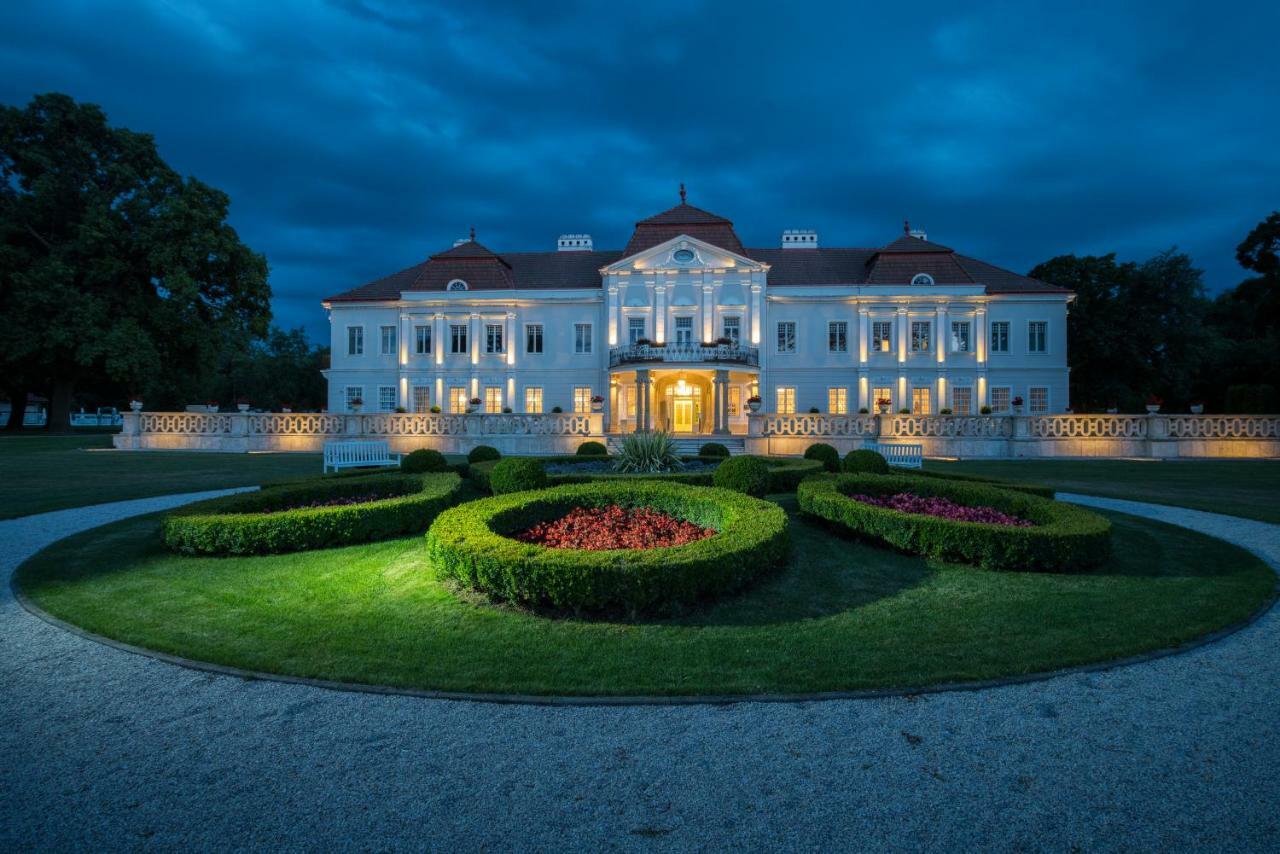 Art Hotel Kastiel Tomášov Eksteriør bilde